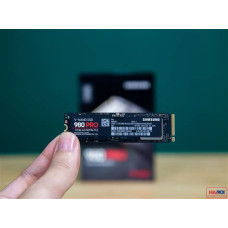 SAMSUNG SSD 980 PRO PCle 4.0 NVMe M.2 SSD 2 TB MZ-V8P2T0BW